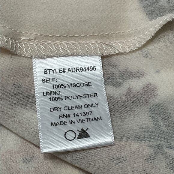 ASTR The Label Women Short Sleeve Floral V-Neck Viscose Dress Size Small - Picture 4 of 13